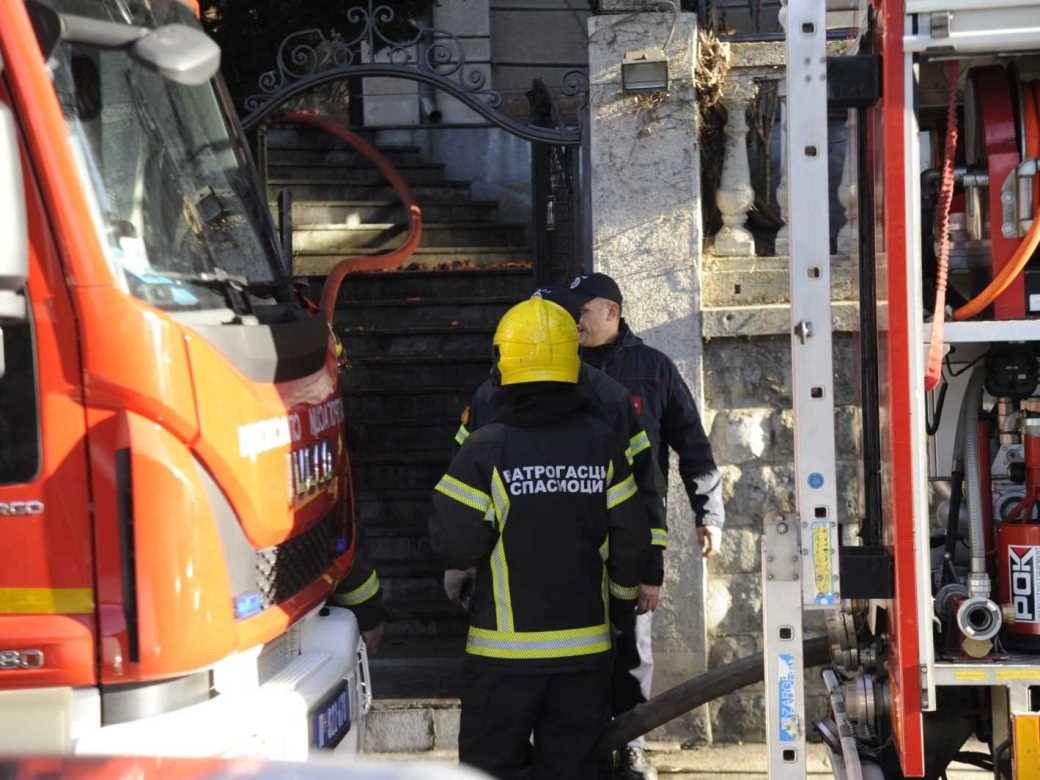 Gori Hrvatska ambasada u Beogradu