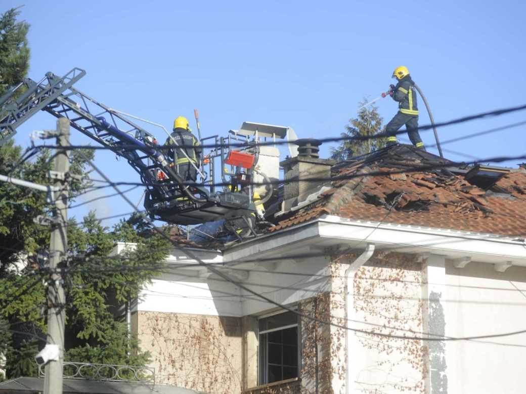 Gori Hrvatska ambasada u Beogradu