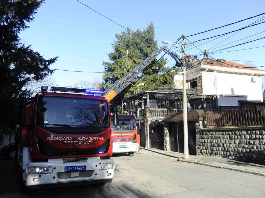 Gori Hrvatska ambasada u Beogradu