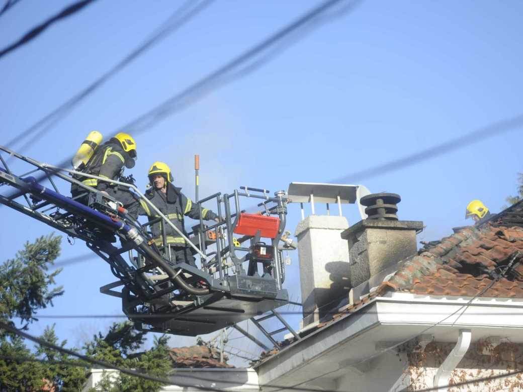 Gori Hrvatska ambasada u Beogradu