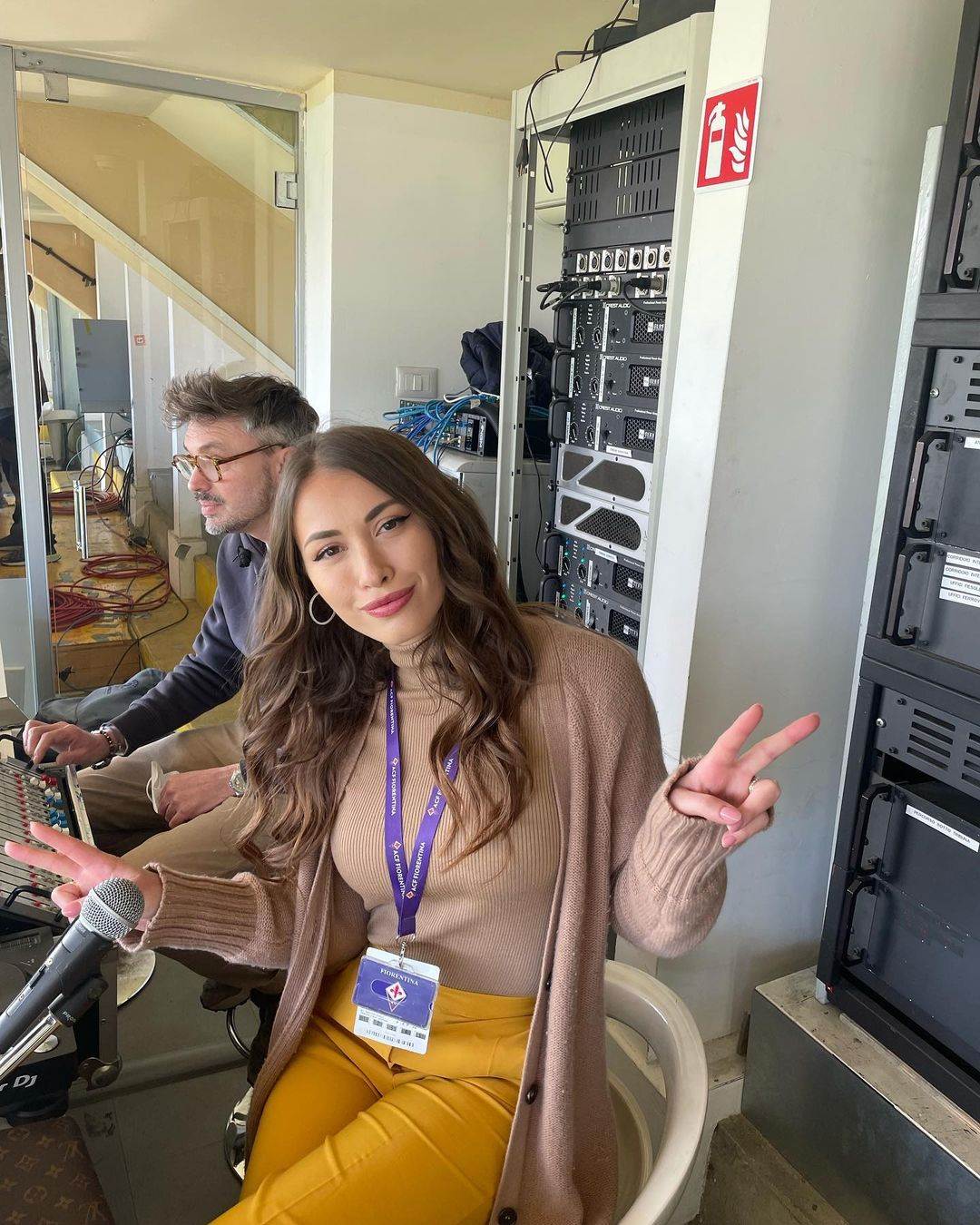 Artur Kabral gledao portparolku tokom konferencije