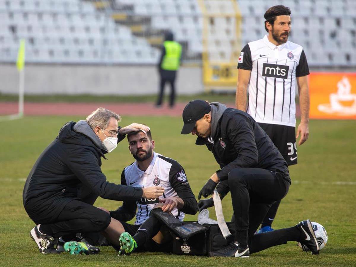 Vujačić, Crveni karton, Povreda glave (4).jpg