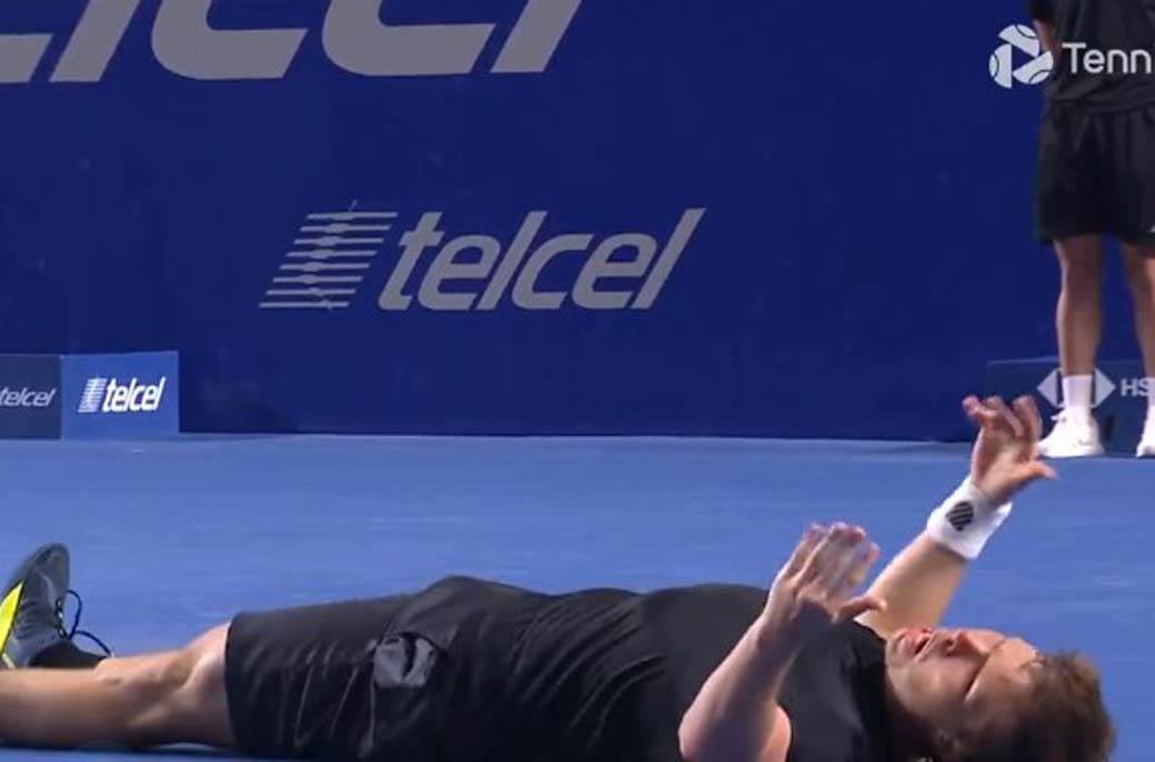 Stefan Kozlov se srušio na terenu 3.jpg