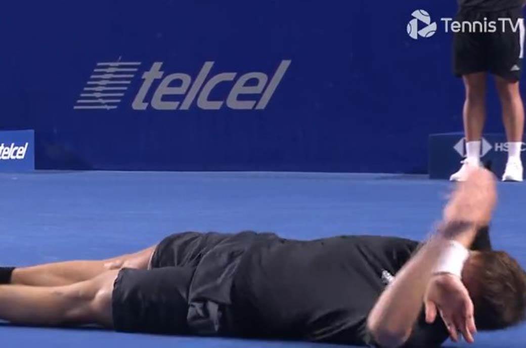 Stefan Kozlov se srušio na terenu 5.jpg