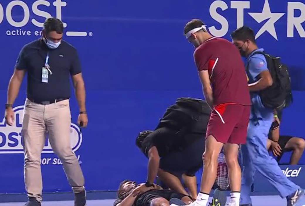 Stefan Kozlov se srušio na terenu 7.jpg