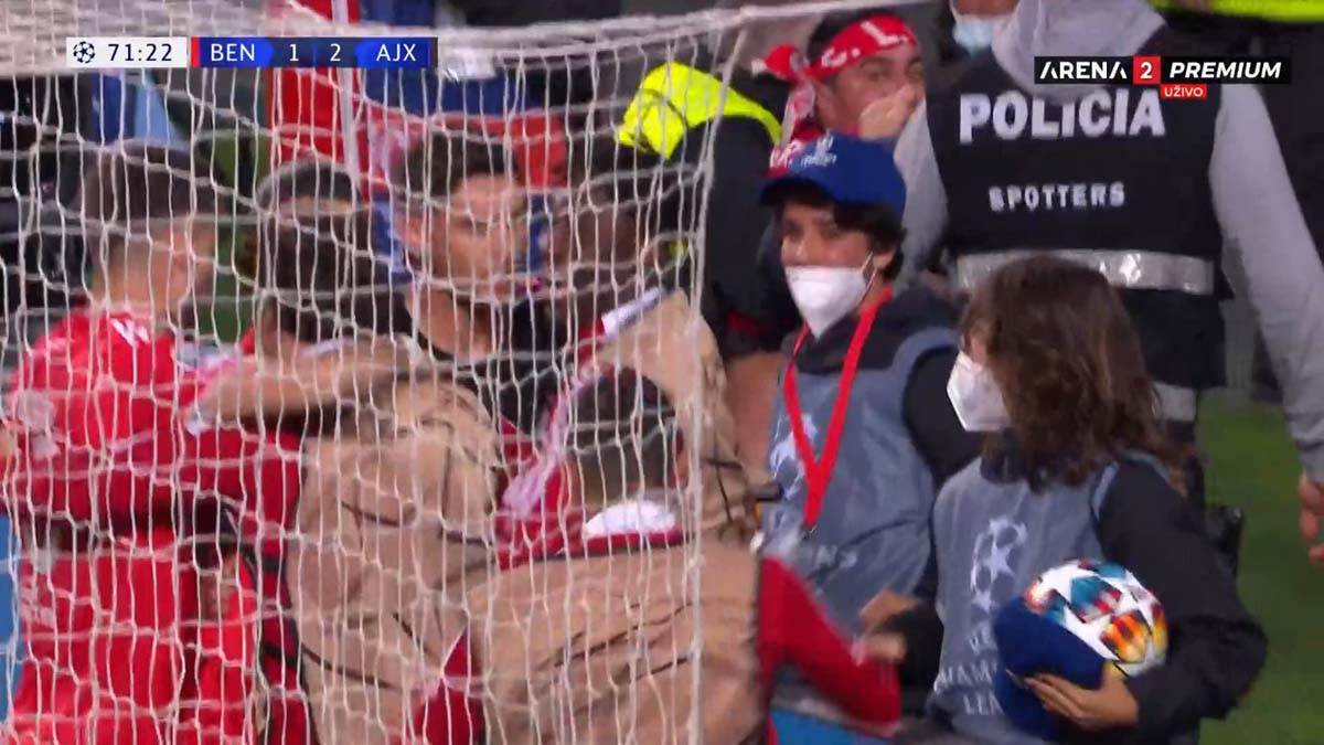 Jaremčuk, gol, slavlje (3).jpg