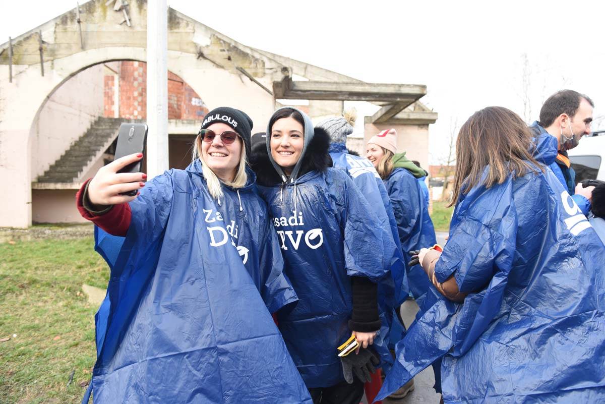 Surčin 5.000 sadnica hrasta zahvaljujući zajedničkoj akciji zaposlenih