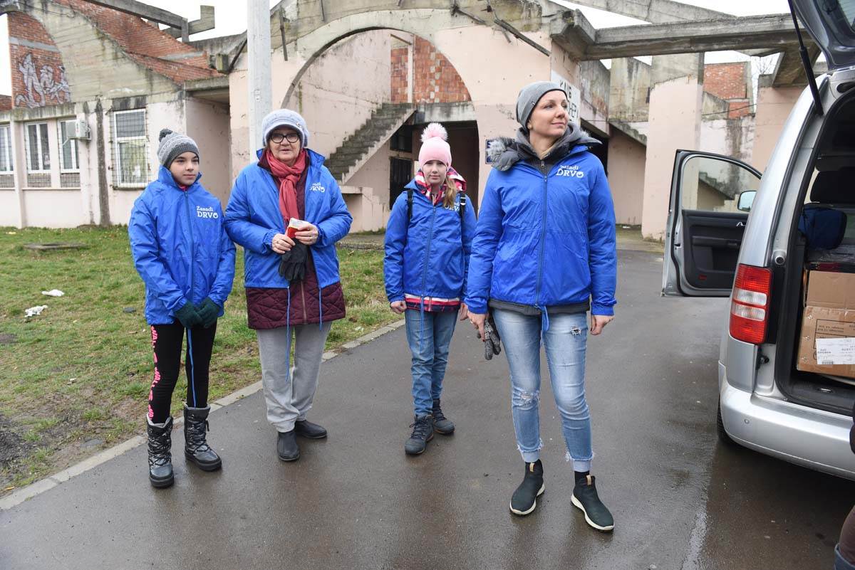 Surčin 5.000 sadnica hrasta zahvaljujući zajedničkoj akciji zaposlenih