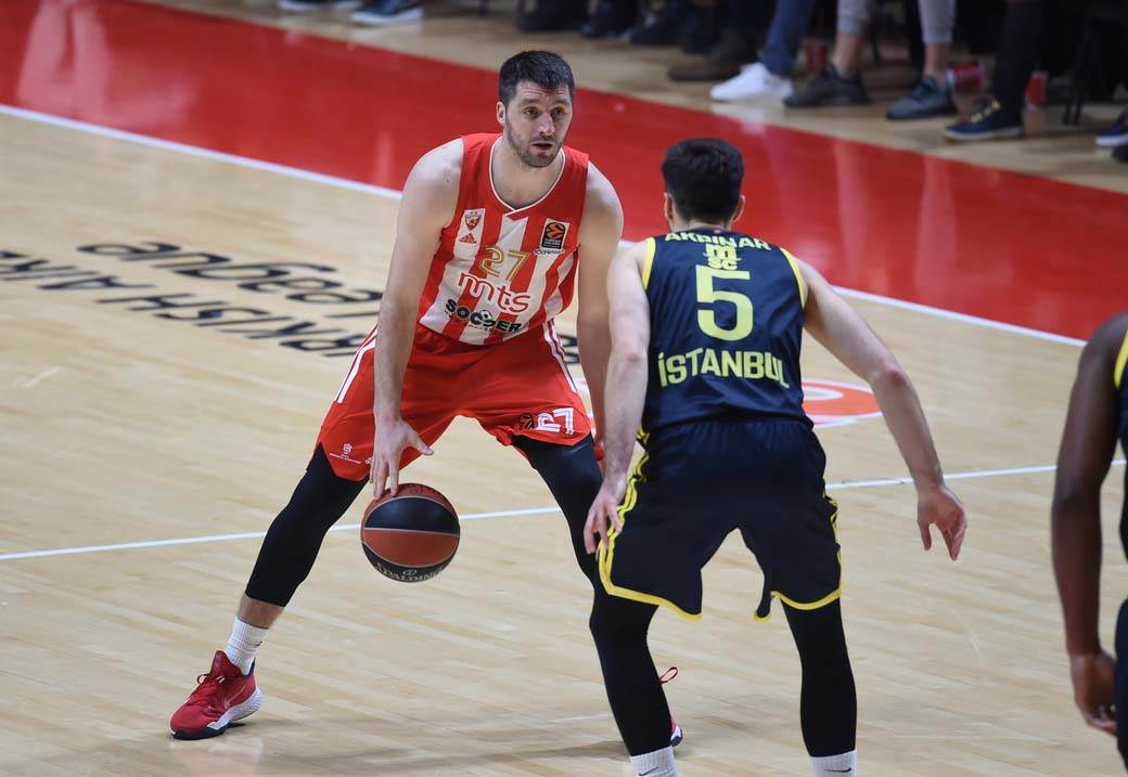 CRVENA_ZVEZDA_vs_FENERBAHCE_043.jpg