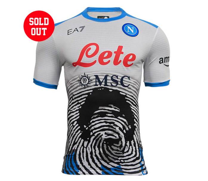 Napoli predstavio 13 dres u sezoni