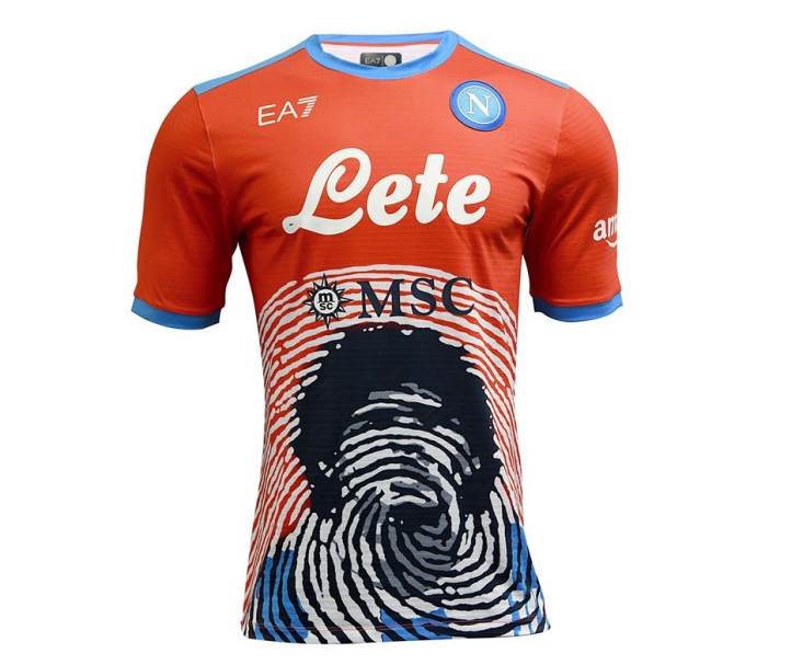 Napoli predstavio 13 dres u sezoni