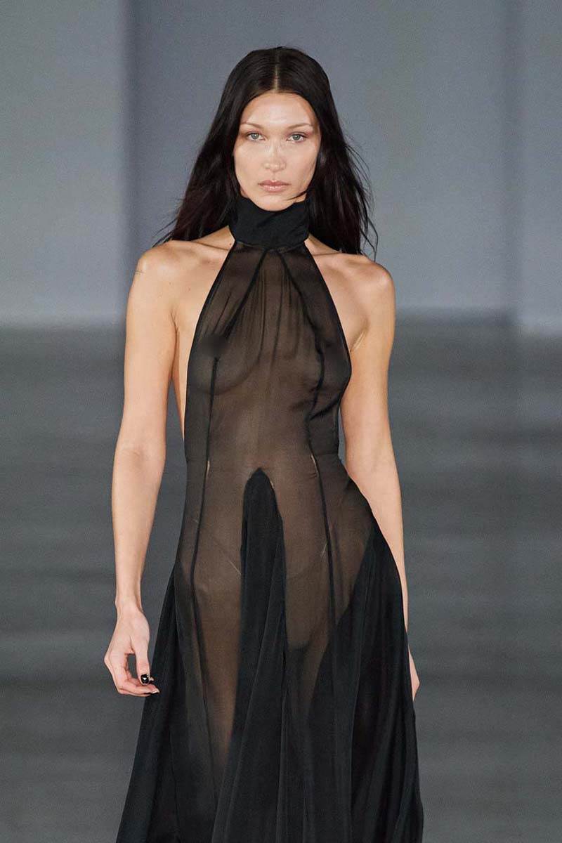 Bela Hadid o operaciji nosa