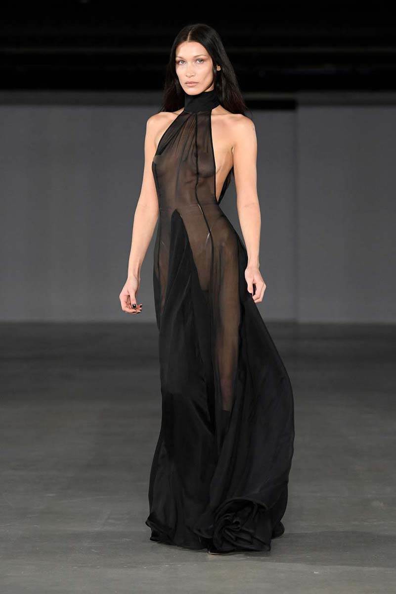 Bela Hadid o operaciji nosa