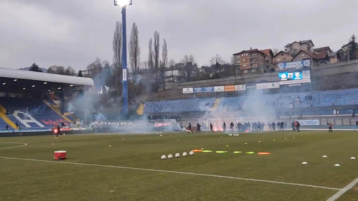 Sukob navijača, Grbavica (11).jpg