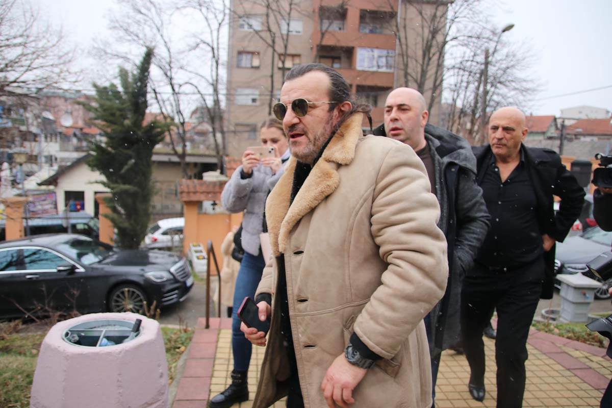 aca lukas stigao na vencanje sinu u pratnji trubaca (8).jpg