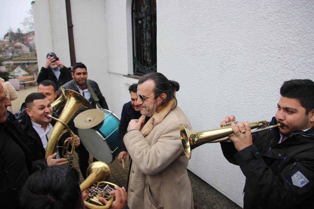 aca lukas stigao na vencanje sinu u pratnji trubaca (12).jpg