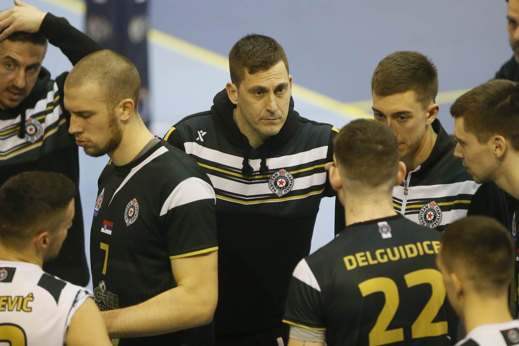 Odbojkaši Partizan Mladi radnik 1.JPG