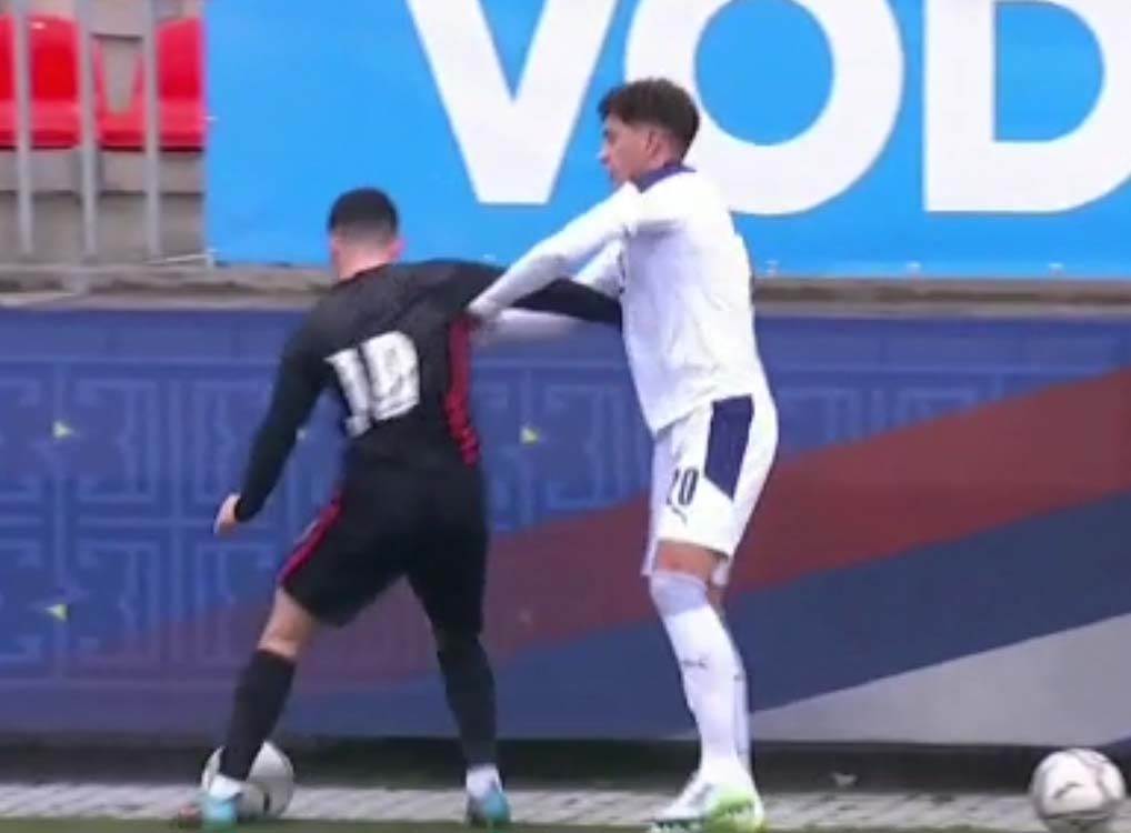 Umalo tuča na utakmici Srbija Hrvatska