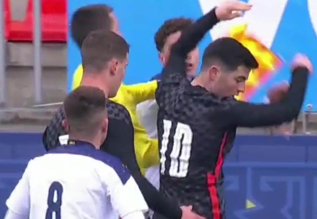 Umalo tuča na utakmici Srbija Hrvatska