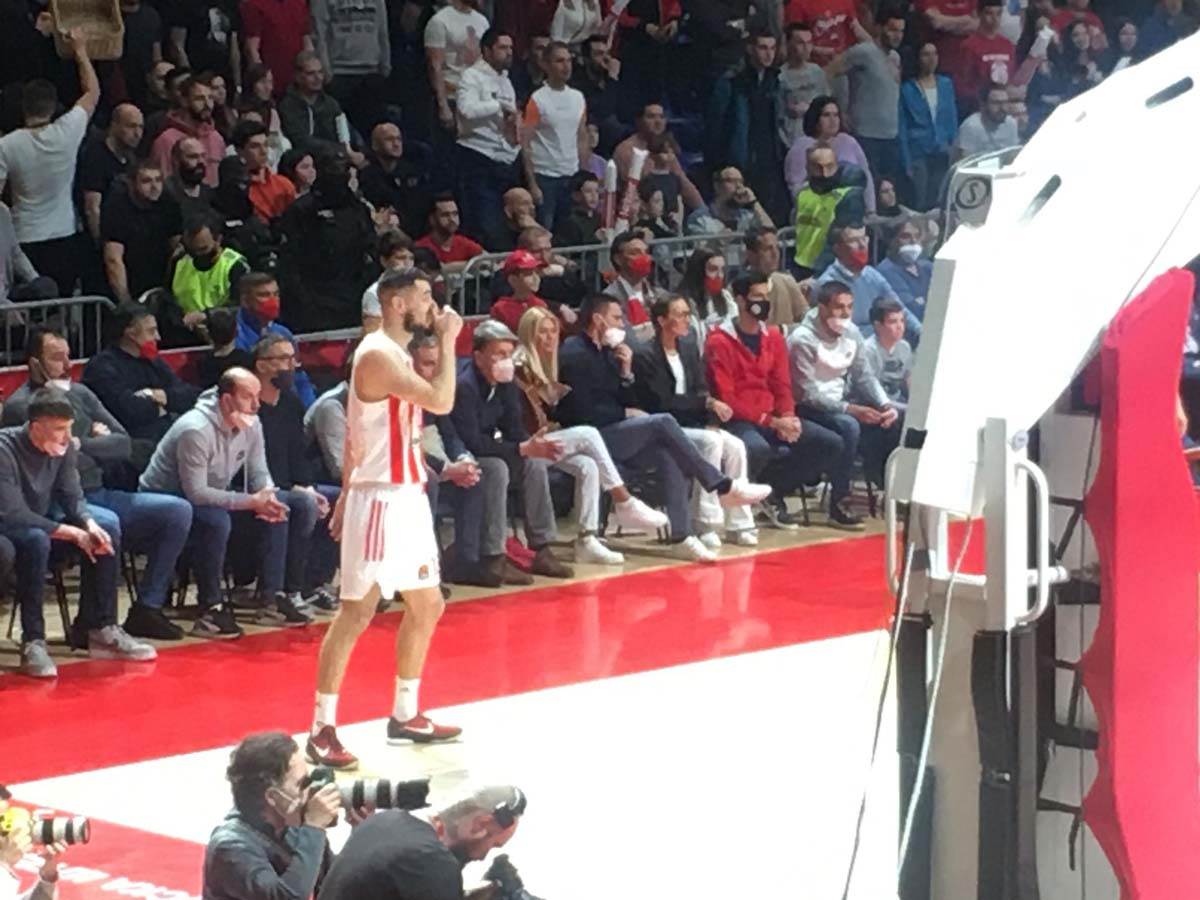 Novak Đoković sa porodicom bodri Zvezdu