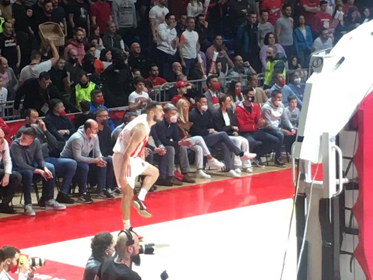 Novak Đoković sa porodicom bodri Zvezdu