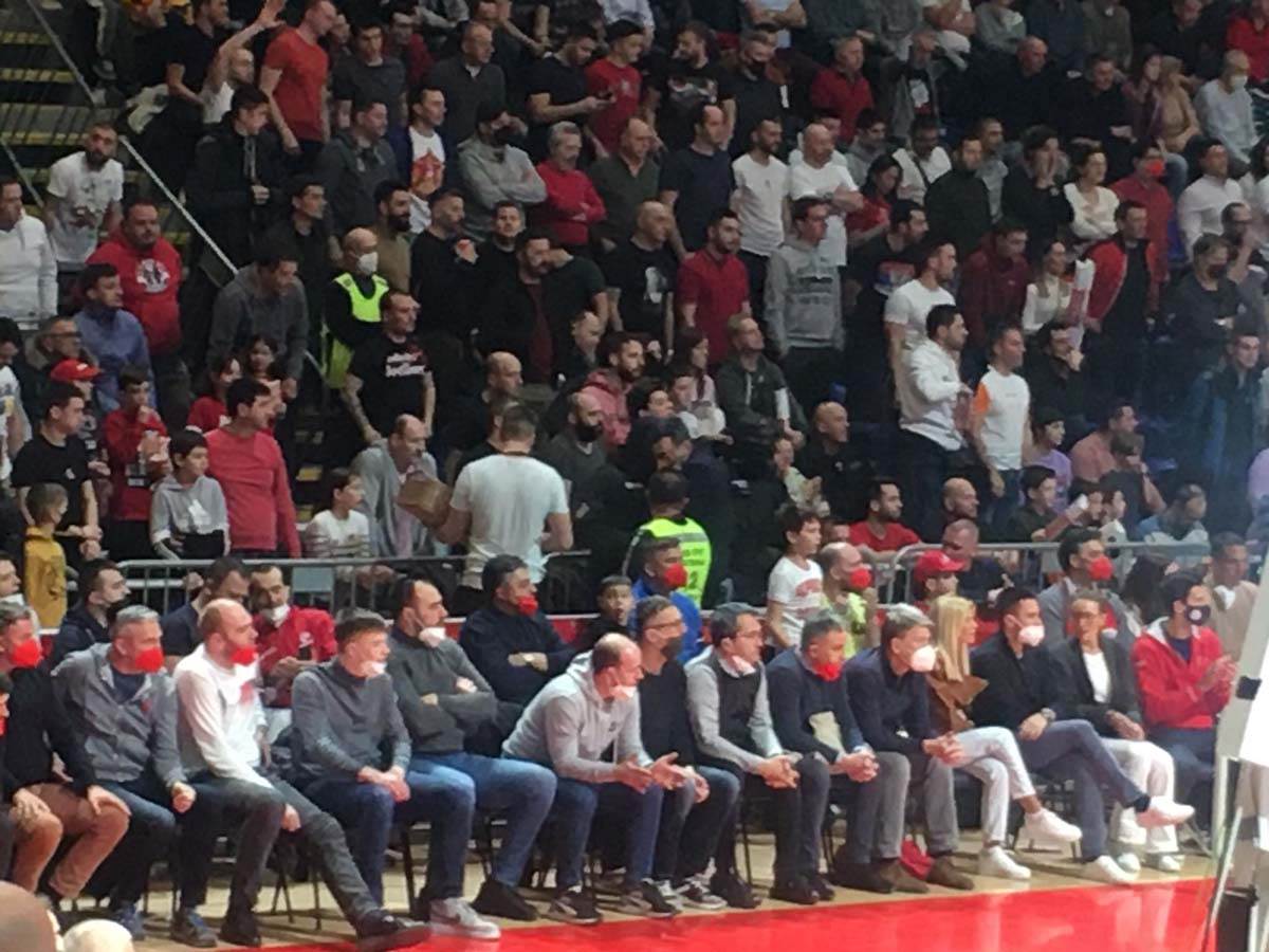 Novak Đoković sa porodicom bodri Zvezdu