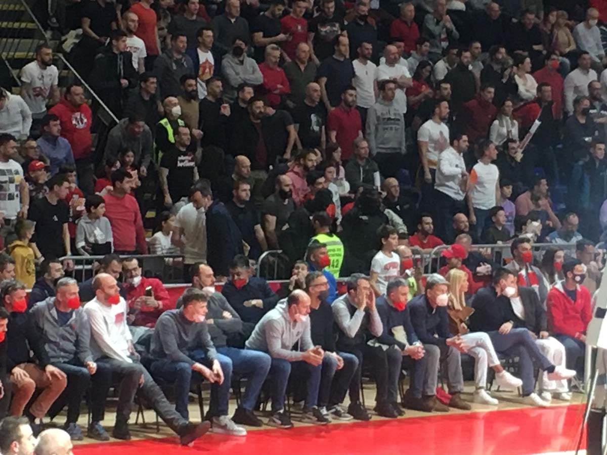 Novak Đoković sa porodicom bodri Zvezdu