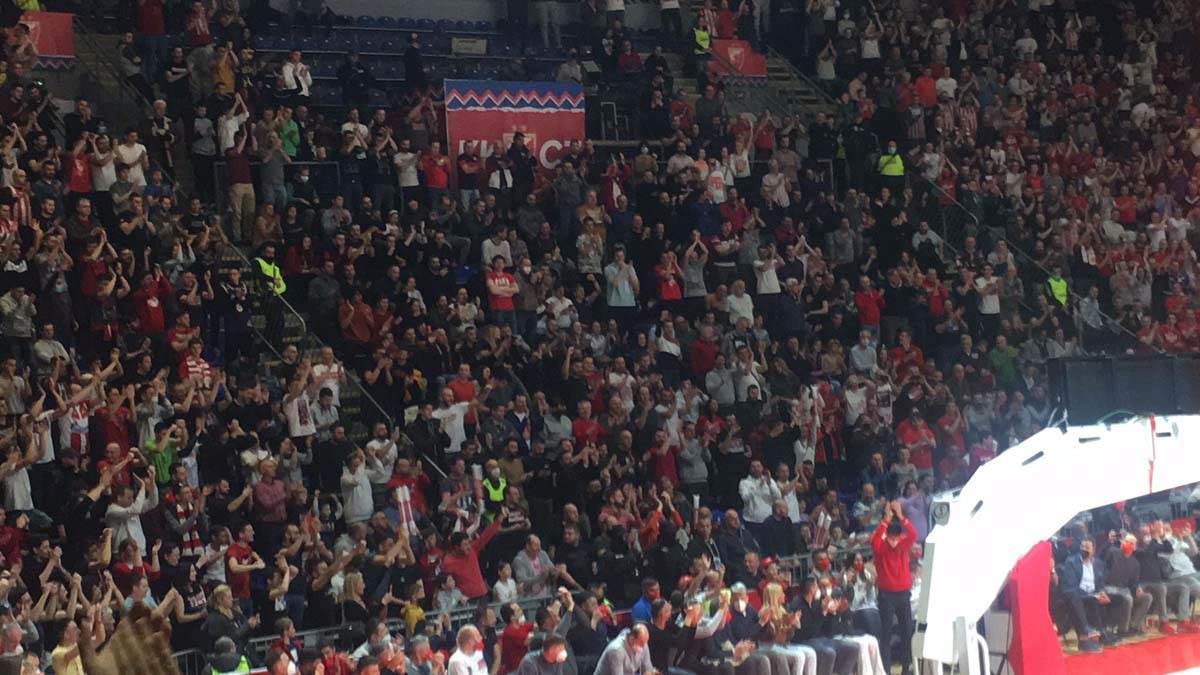 Novak Đoković sa porodicom bodri Zvezdu