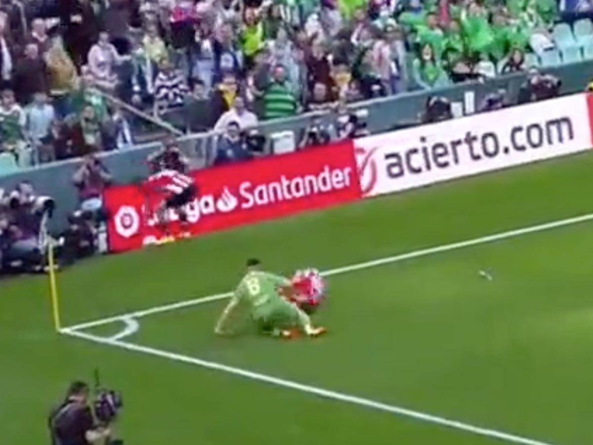 Nabil Fekir dobio crveni karton ponižavao rivala