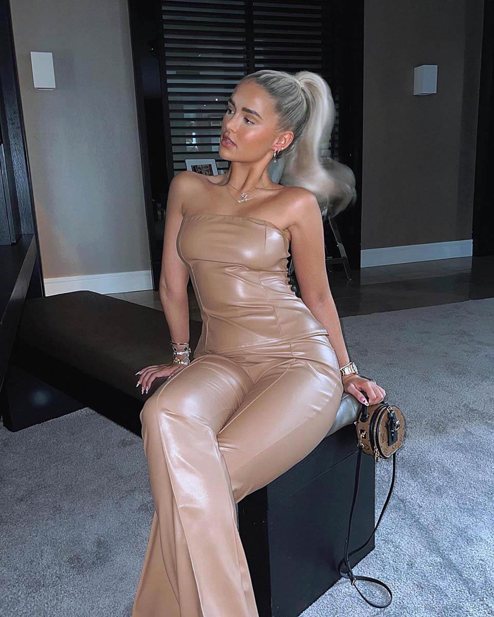 Moli Mae ženi raste brada (3).jpg