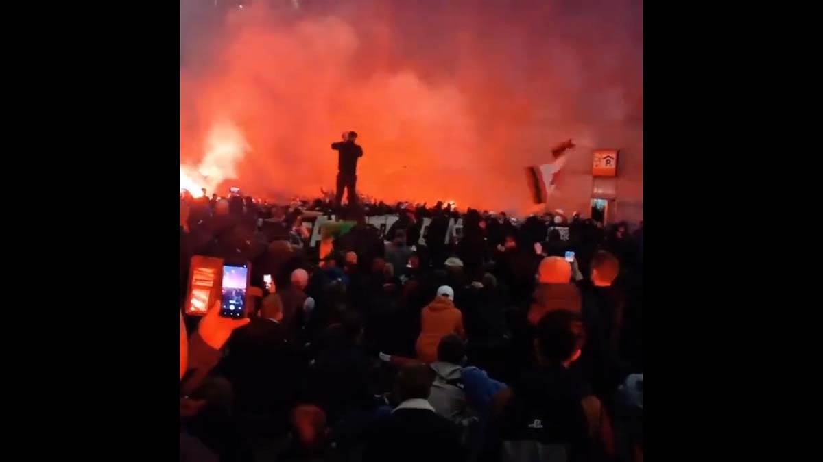 Navijači Ajaksa spektakl pred Ligu šampiona video