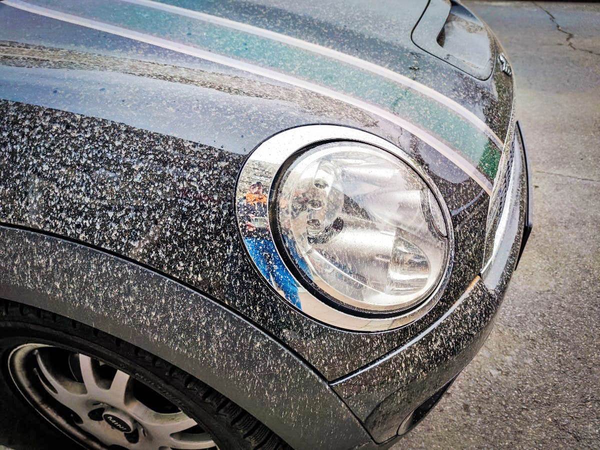 Žuta kiša isprljala automobile