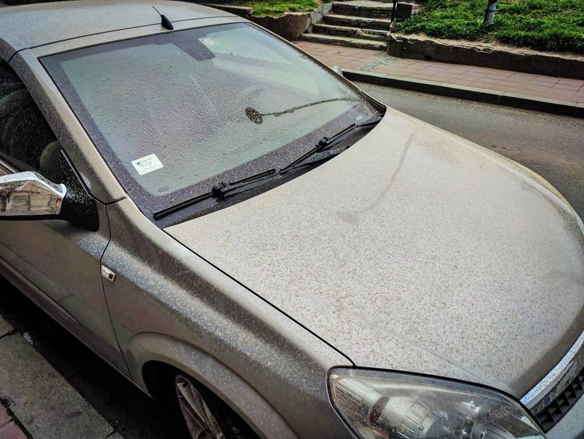 Žuta kiša isprljala automobile