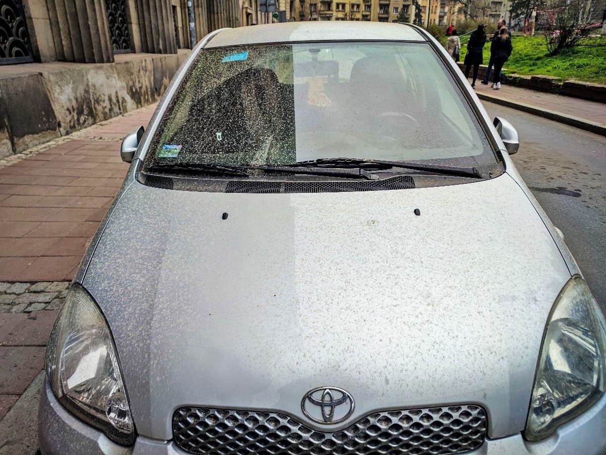 Žuta kiša isprljala automobile