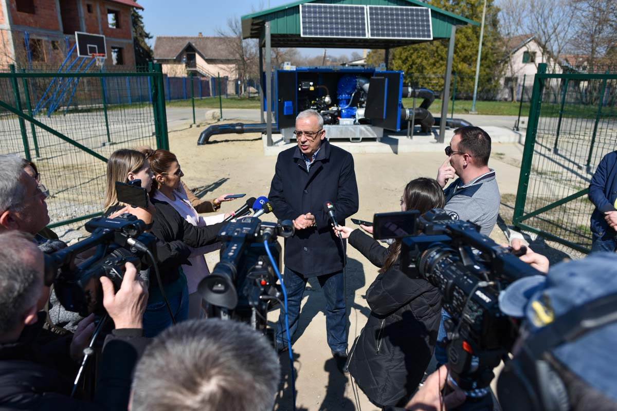 Gradonačelnik Bakić: Rešili smo višedecenijski problem građana MZ „Gat“ 