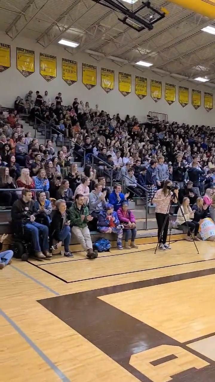 Slepa devojčica izvodi slobodno bacanje (8).jpg