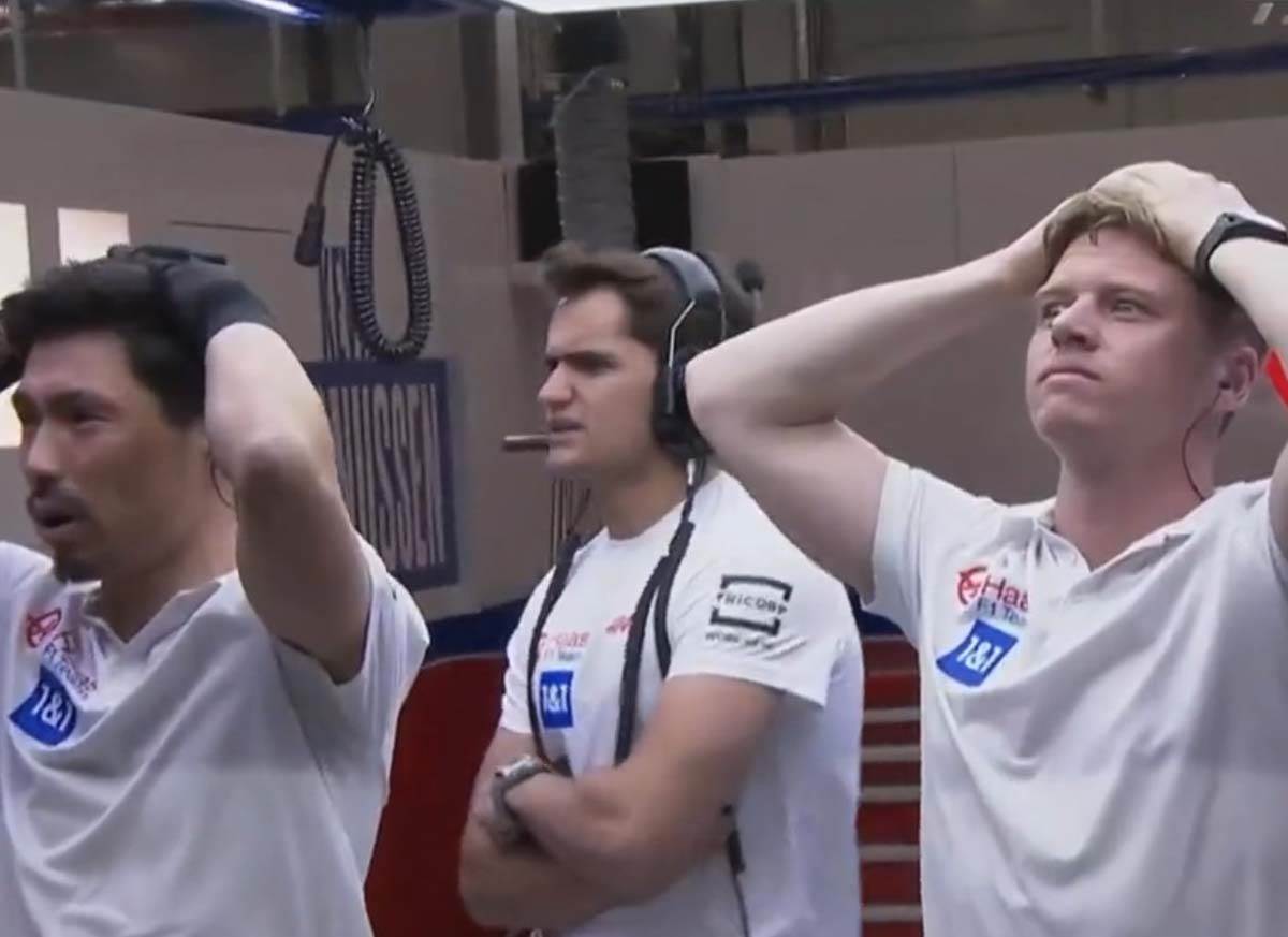 Mika Šumahera izvlače iz vozila