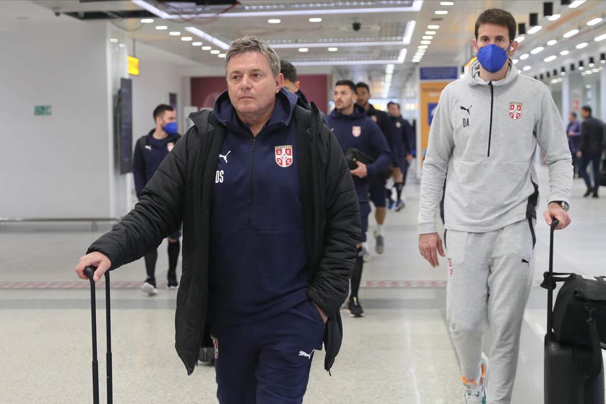 Fudbalska reprezentacija Srbije Danska aerodrom (5).jpg