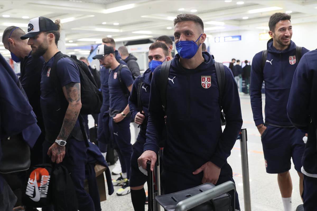 Fudbalska reprezentacija Srbije Danska aerodrom (9).jpg