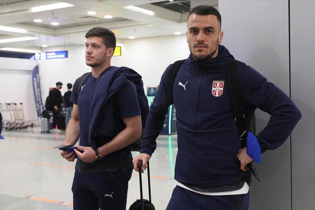 Fudbalska reprezentacija Srbije Danska aerodrom (10).jpg