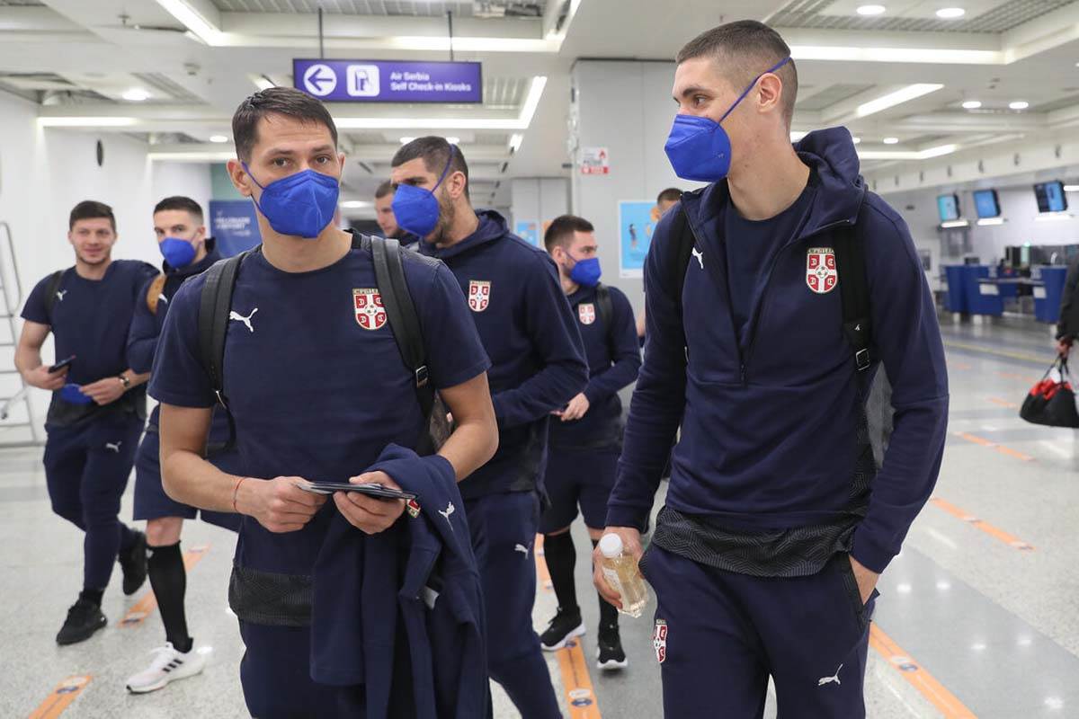 Fudbalska reprezentacija Srbije Danska aerodrom (11).jpg