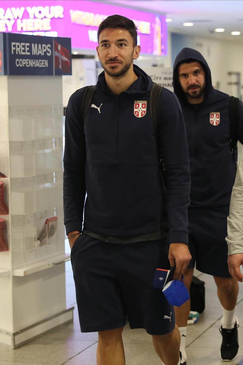 Fudbalska reprezentacija Srbije Danska aerodrom (18).jpg