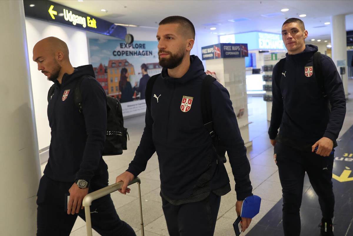 Fudbalska reprezentacija Srbije Danska aerodrom (23).jpg