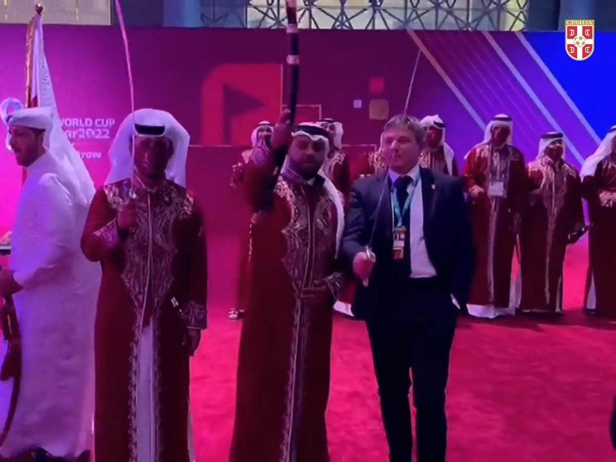 Piksi sa mačem, Katar (5).jpg