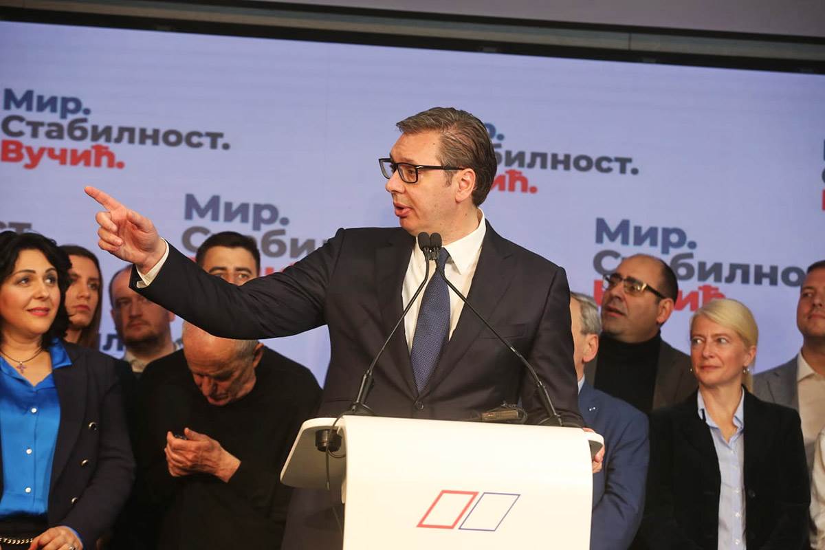 Vučićevo obraćanje SNS10.jpeg