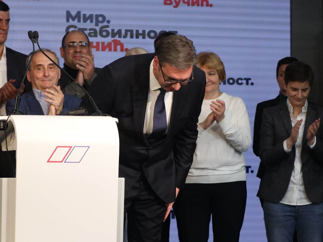 Vučić se poklonio srpskom narodu1.jpeg