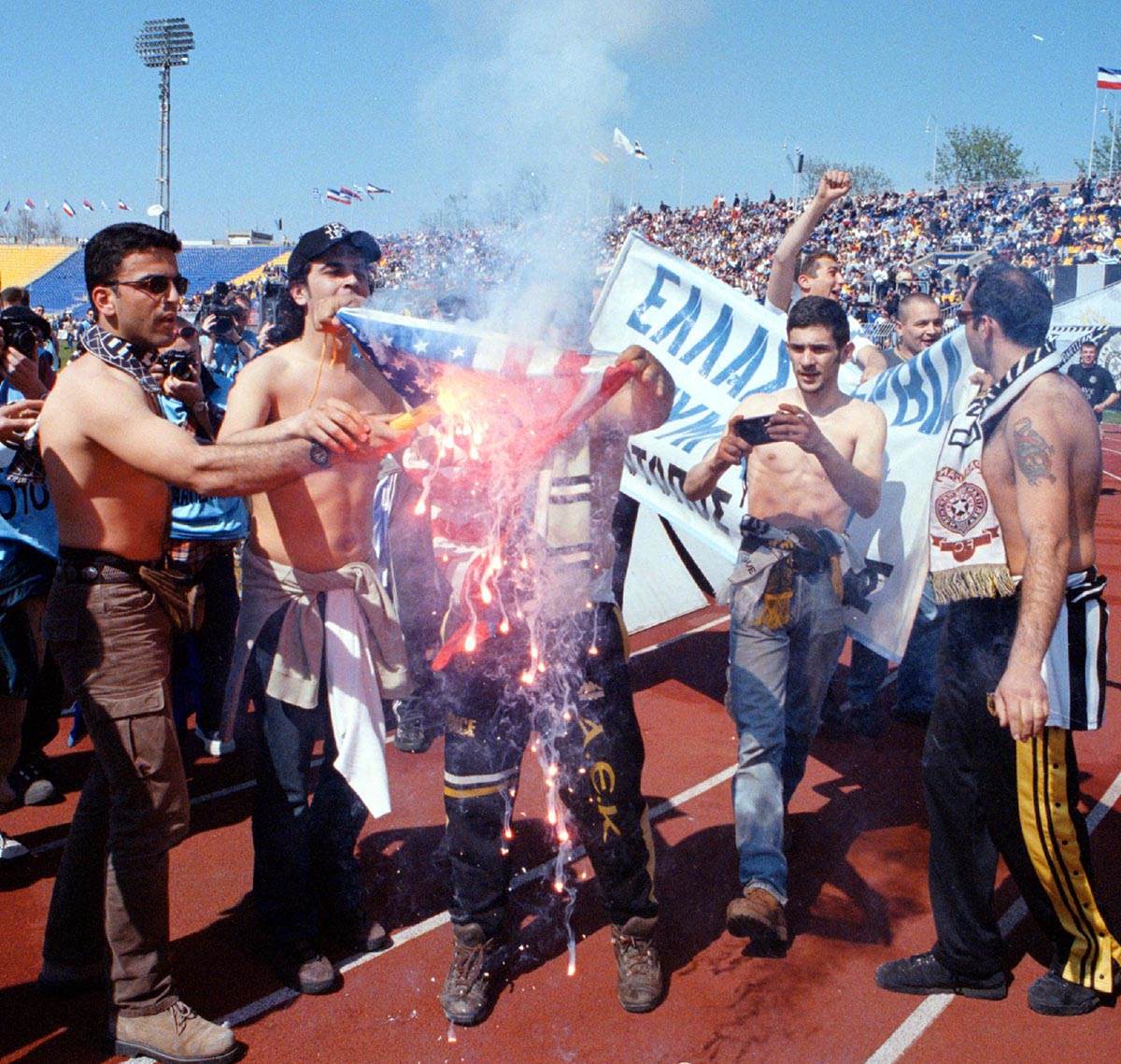 Partizan, AEK, Nato, Bombardovanje, Paljenje Zastave, Fudbal (9).jpg