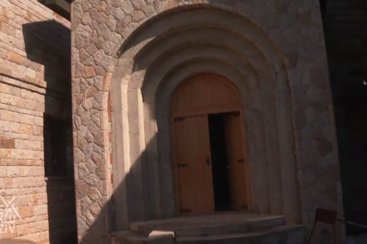 Brat Ivana Bosiljčića ima zamak i destileriju