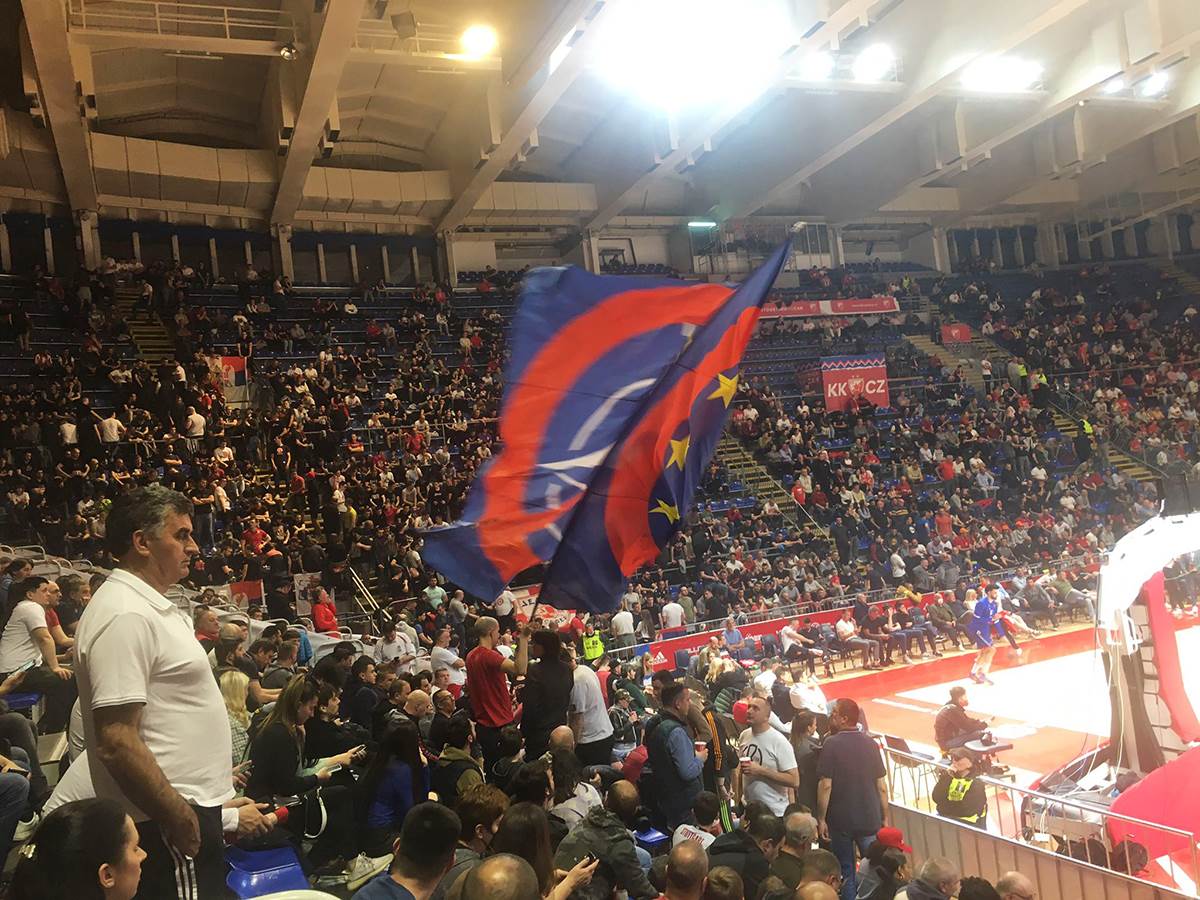 Navijaci Zvezde zastave protiv Nato pakta7.jpeg