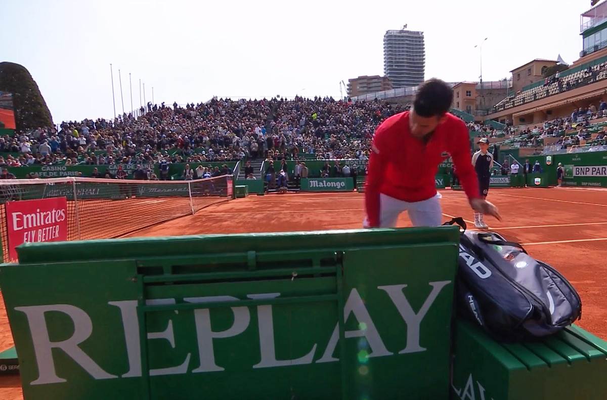 Đoković izlazi na teren posle pauze (2).jpg